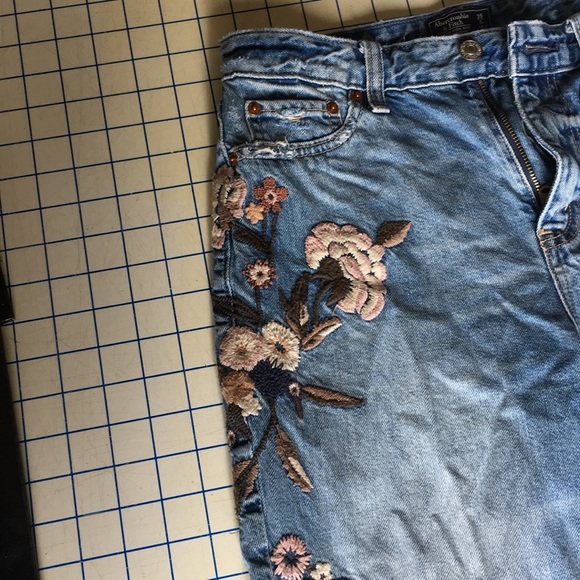 Annie high rise embroidered girlfriend jeans - Picture 2 of 3